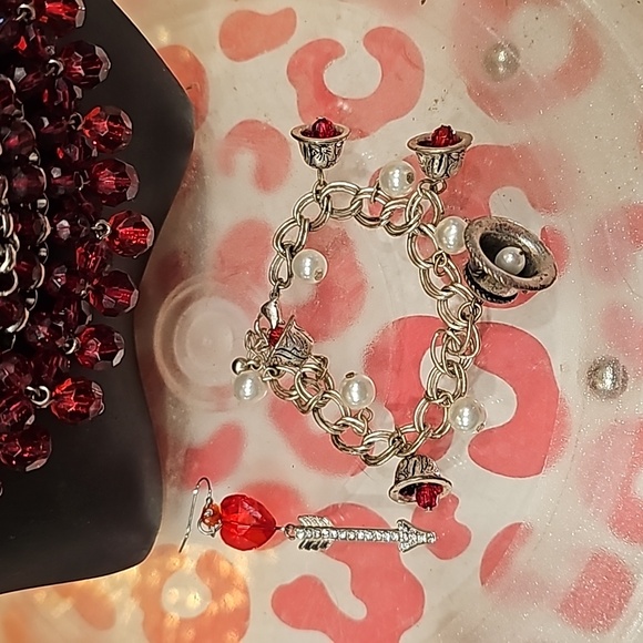 Cute red jewlery set. Includes earings, necklace, and bracelet. - Picture 4 of 6